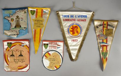 null Ensemble de 6 fanions commémoratifs du Tour de l'Avenir entre 1962 et 1977....