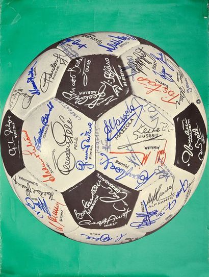 null Affiche ballon avec en facsimilé les autographes de nombreuses légendes du football...