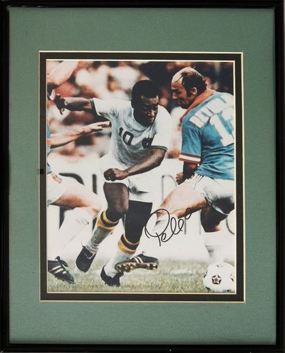 null Autographe authentique de «Pelé» sous le maillot du Cosmos. Tirage photo. Format...
