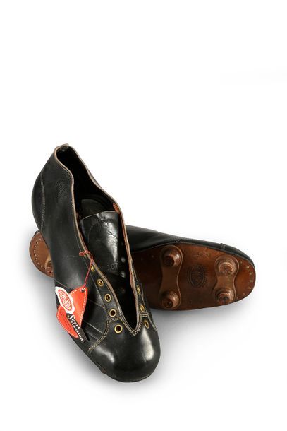 null Paires de chaussures en cuir à 6 crampons de la marque Hungaria. Modèle Preptka-Super,...
