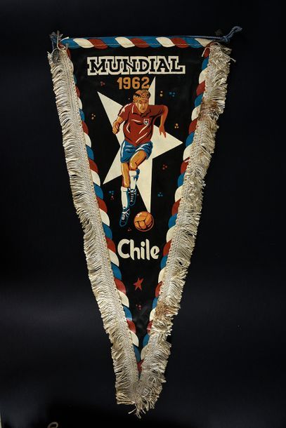 null Ensemble de 7 fanions commémoratifs de la Coupe du Monde 1962 au Chili. Formats...