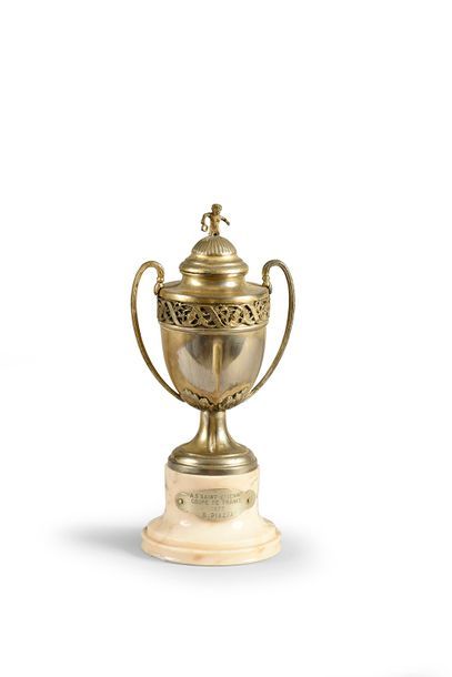 null Trophée de vainqueur de la Coupe de France 1977 attribué à Osvaldo Piazza avec...