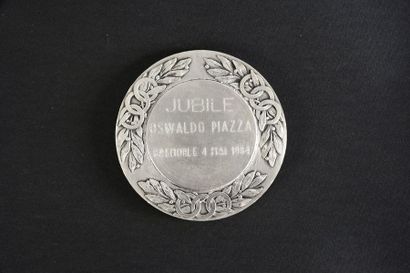 null Fanion et médaille du jubilé Oswaldo Piazza à Grenoble le 4 mai 1984. Joueur...