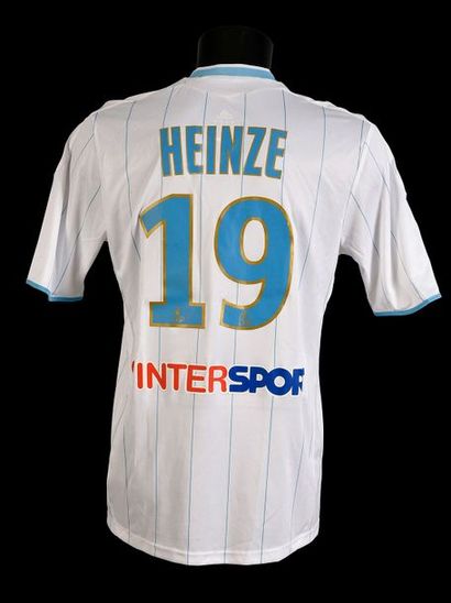 null Gabriel Heinze.
Maillot n°19 de l'Olympique de Marseille pour la saison 2009-2010...