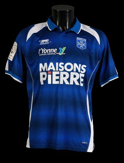 null Edouard Cissé.
Maillot n°21 porté avec l'A.J Auxerre lors de la saison 2011-2012...