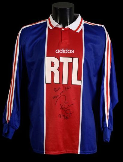 null Raï n°10.
Maillot porté avec le Paris Saint-Germain en Coupe de France 1995-1996...
