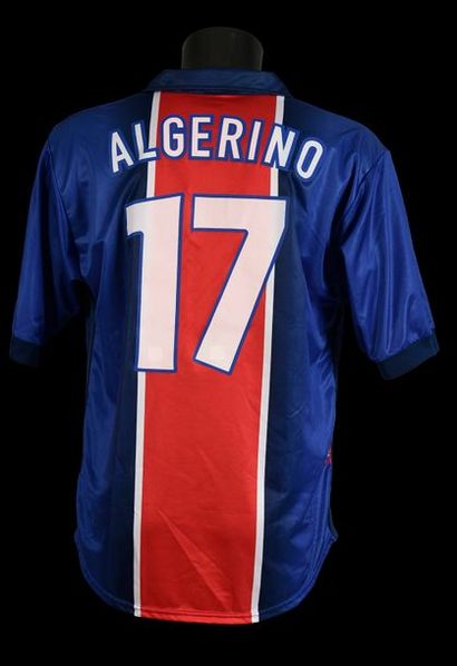 null Jimmy Algérino n°17.
Maillot porté avec le Paris Saint-Germain en Coupe des...