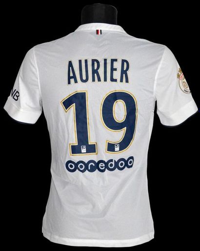 null Serge Aurier n°19.
Maillot du Paris Saint-Germain pour la saison 2014-2015 de...