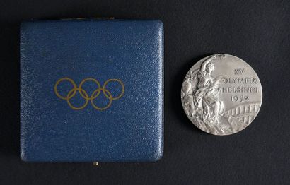 null Médaille d'argent des Jeux Olympiques d'Helsinki 1952 remportée par Alain Mimoun...