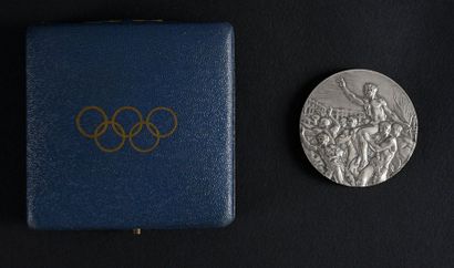 null Médaille d'argent des Jeux Olympiques d'Helsinki 1952 remportée par Alain Mimoun...