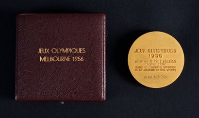 null Médaille commémorative offerte par René Billères ministre d'état chargé de l'Education...