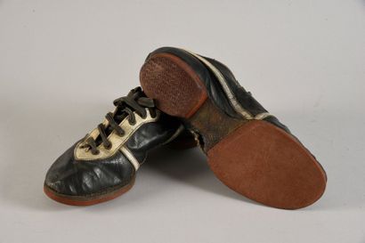 null Alain Mimoun. Paire de chaussures avec laquelle il couru le Marathon des Jeux...