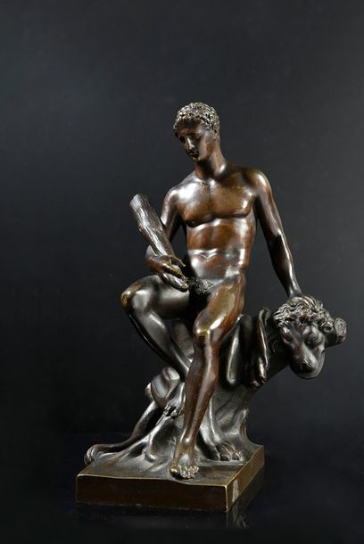 D'après l'Antique Hercule jeune, dit Hercule de FEURS Bronze à patine brune, montrant...