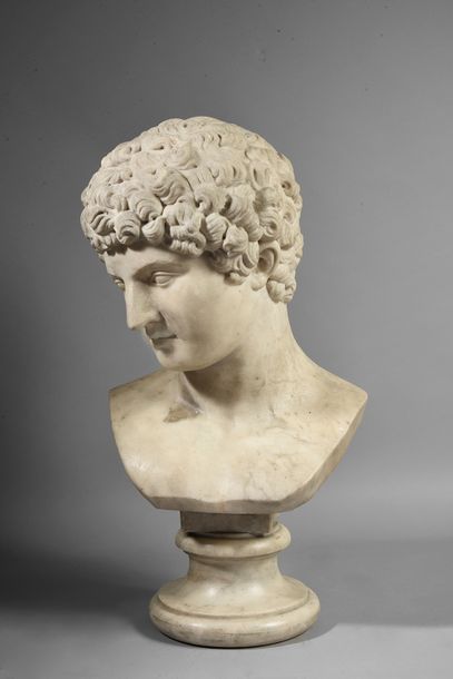 D'après l'Antique 
Buste de l'Antinoüs du Capitole Marbre blanc
Travail Romain du...