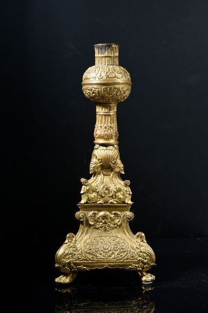 SICILE 
Eléments de candélabre en bronze fondu, ciselé et doré (Alliage trés cuivreux),...