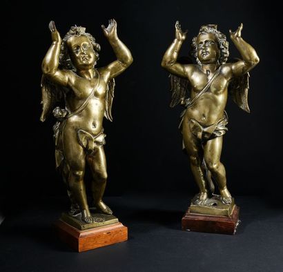 VENISE Deux anges en bronze. Probablement des éléments d'un autel. (Anciennement...
