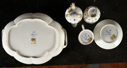 null Partie de service à thé ou à café en porcelaine de Sèvres du XVIIIe siècle Marques...