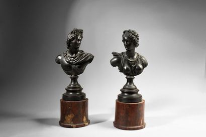 L'après l'Antique 
L'Apollon du Belvédère et Diane.
Paire de bustes en bronze ciselé...