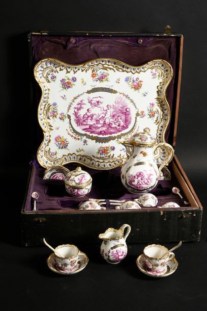 null Service en porcelaine de Meissen du XIXe siècle, le décor plus tardif et fait...