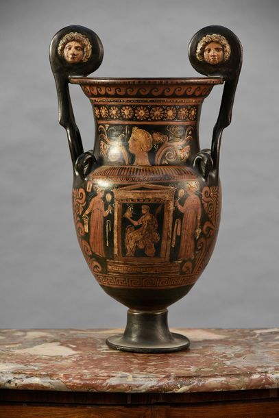 ART Grec du IVe siècle av JC Cratère avec volutes à figures rouge. La Face A ornée...