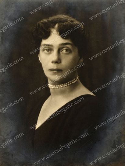 null XENIA ALEXANDROVNA, grande-duchesse de Russie (1875-1960).
Portrait photographique,...