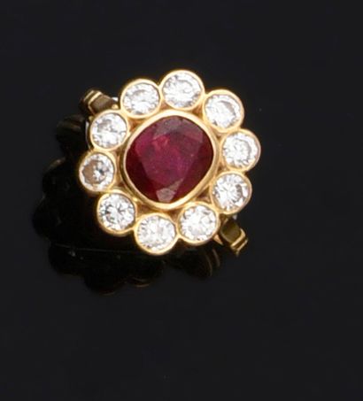 null Bague Pompadour en or jaune 750e, sertie d'un rubis ovale d'environ 1,5 carats,...