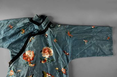 null Manteau court de femme, Chine, fin du XIXe siècle, soierie damassée bleue ciel...