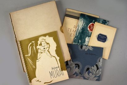 null [BIJOUX]
Réunion de six brochures et catalogues imprimés par Draeger, vers 1930-1940
-...