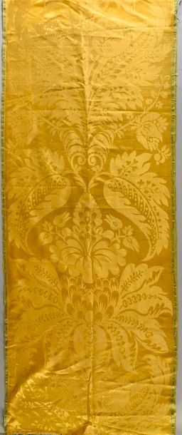 null Damas jaune, début du XVIIIe siècle, grand dessin à pointe à la fleur épanouie...