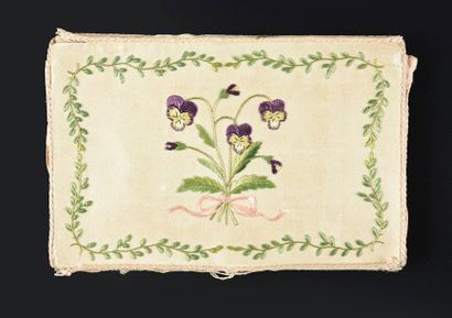 null Deux pochettes, époque Louis XVI, l'un en taffetas crème à décor brodé soie...