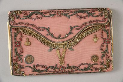 null Rare pochette à rabat brodée aux symboles francs-maçons, aux armes des Durfort-Civrac,...