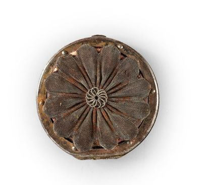 null Porte-monnaie, début du XIXe siècle, monture circulaire en acier poli garnie...