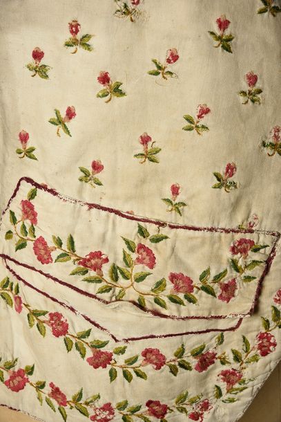 null Gilet à basques, vers 1760-1770, sergé de coton crème à décor d'un semis et...
