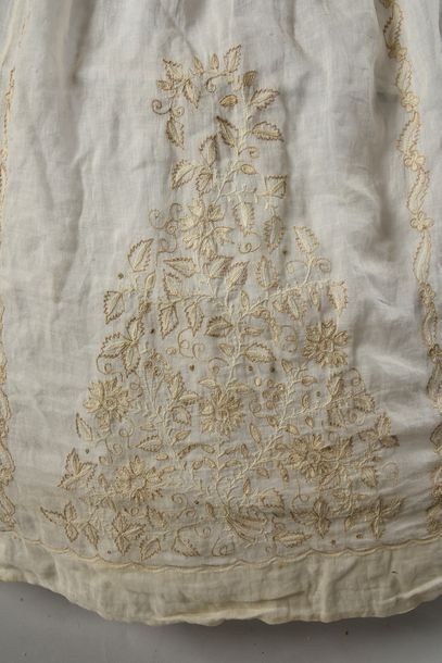null Deux bas de robes en mousseline brodée, second quart du XIXe siècle, l'un brodé...