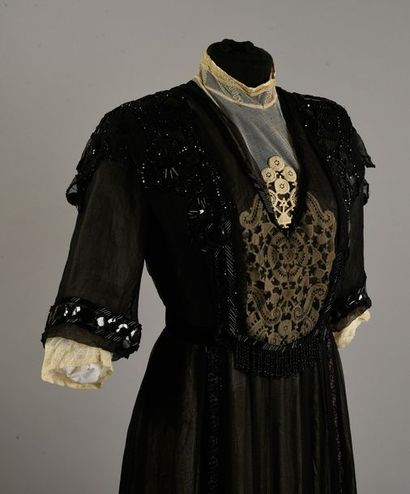 null Robe élégante griffée Bourniche, 13 avenue de l'Opéra, vers 1908-1910, robe...