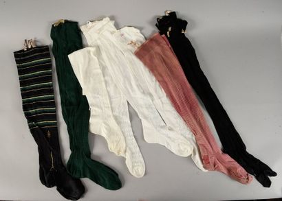null Réunion de bas et chaussettes, début du XXe siècle, en tricot soie et coton;...
