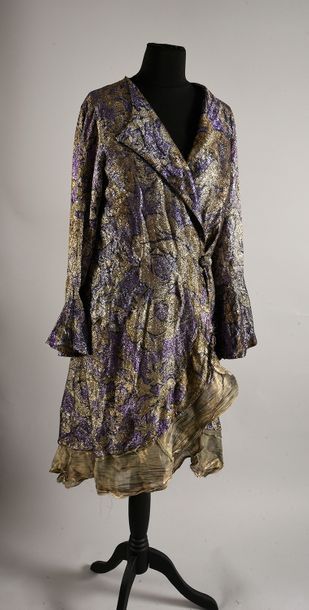 null Manteau du soir, vers 1915-1920, manteau croisé en lamé argent imprimé violet...