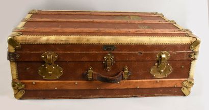 null Valise à la marque Old England, vers 1930, valise en bois gainé de basane (?)...