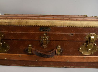 null Valise à la marque Old England, vers 1930, valise en bois gainé de basane (?)...