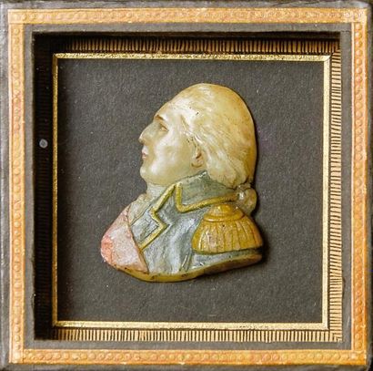 null Louis XVIII, roi de France (1814-1824). Profil en cire polychrome le représentant,...