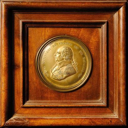 null Louis XVIII, roi de France (1814-1824). Médaillon rond orné d'une plaque en...