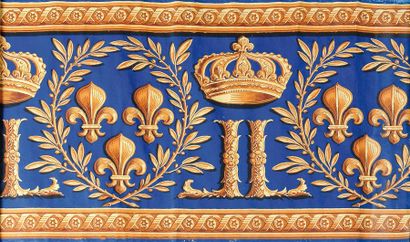 null Fragment d'une frise de papier peint, aux armes du roi Louis XVIII. A décor...
