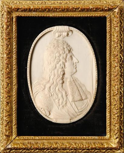 null Profil en médaillon de Louis XIV, roi de France (1643-1715). Travail finement...