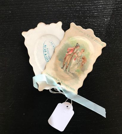 null Petit miroir de poche dans un cartonnage orné d’un sujet Empire. « Offert par...