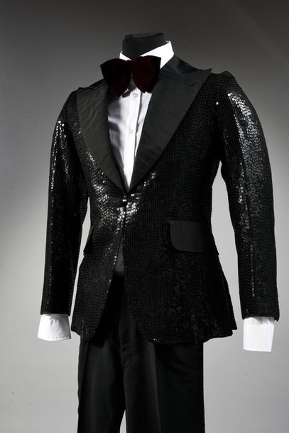 null FRANÇOIS, CLAUDE 1 costume de télévision en tergal noir, avec veste cousue entièrement...