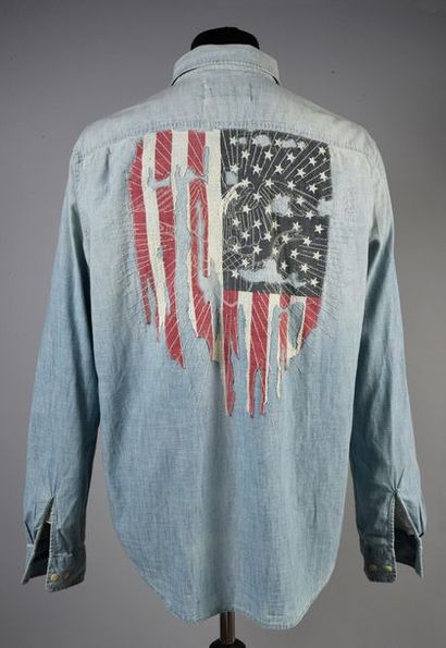 null HALLYDAY, JOHNNY 1 chemise en jean, de la marque Ralph Lauren, portée par le...