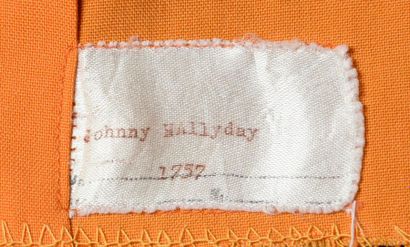 null HALLYDAY, JOHNNY 1 chemise de scène, de marque «Nudie's» de couleur orange avec...