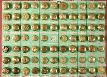 null Planche de 76 boutons de livrées dorés dont:
Ancelin de Saint-Quentin/Vassal-Montviel,...