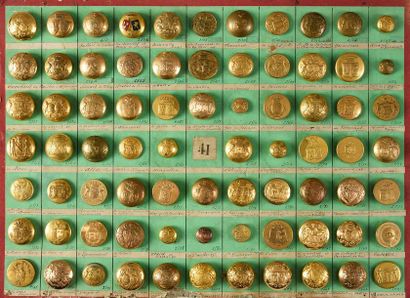 null Planche de 76 boutons de livrées dorés dont:
Achard de Bonvouloir/Gallet de...