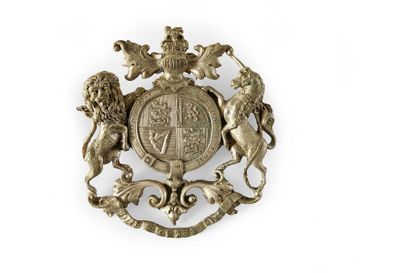 null Plaque de harnais en métal repoussé argenté début XIXe aux armes de la couronne...